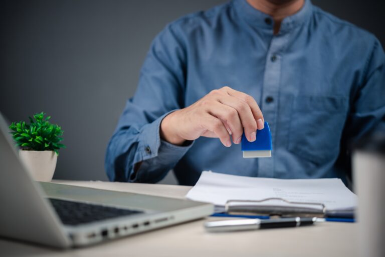 Tampon encreur pour approbation de contrats, documents juridiques et certificats d'entreprise